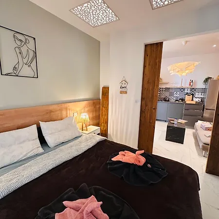 Appartement Holistic Homes - Zentral, Strandnah, Arbeitsplatz, Doppelbett, Kueche Paphos