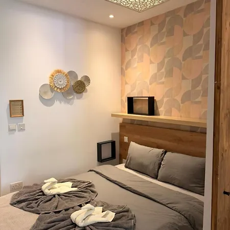 Holistic Homes - Zentral, Strandnah, Arbeitsplatz, Doppelbett, Kueche Appartement Paphos