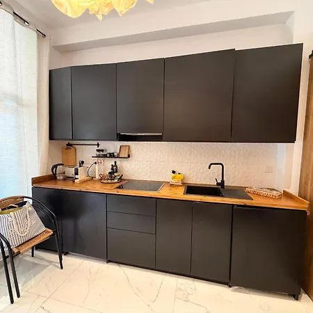 Holistic Homes - Zentral, Strandnah, Arbeitsplatz, Doppelbett, Kueche * Pafos