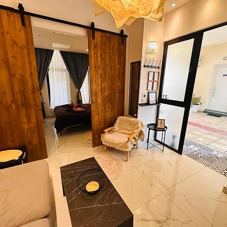 Holistic Homes - Zentral, Strandnah, Arbeitsplatz, Doppelbett, Kueche *